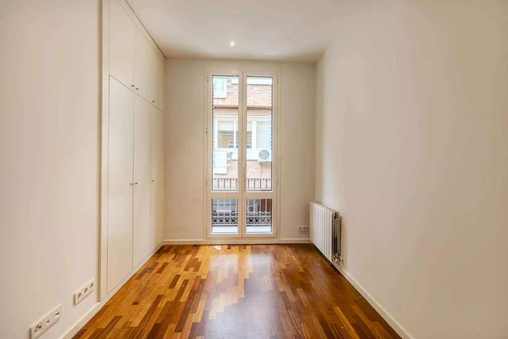 Habitación de Casa adosada en venta en Barcelona con Parquet y Terraza