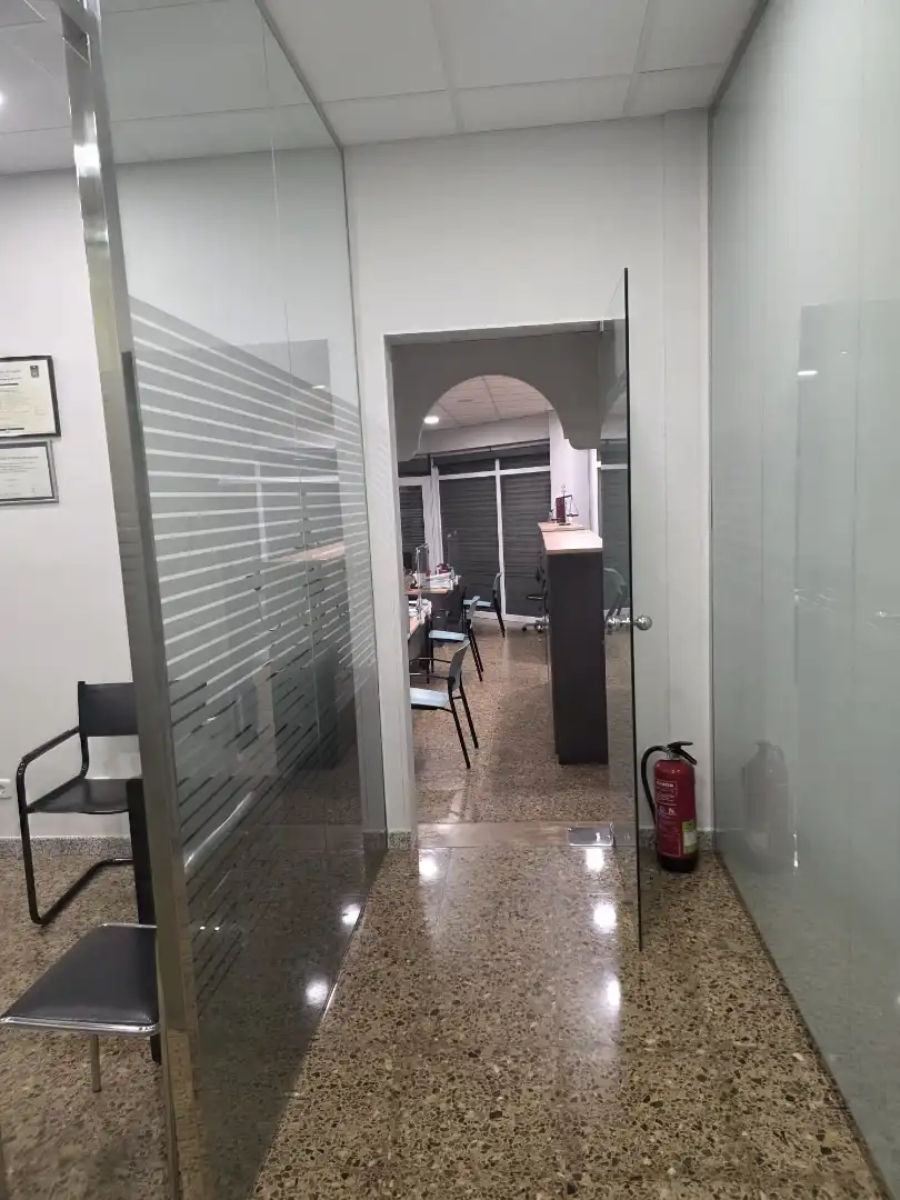 Büro zur Miete in Esplugues de Llobregat mit Klimaanlage, Heizung und Möbliert
