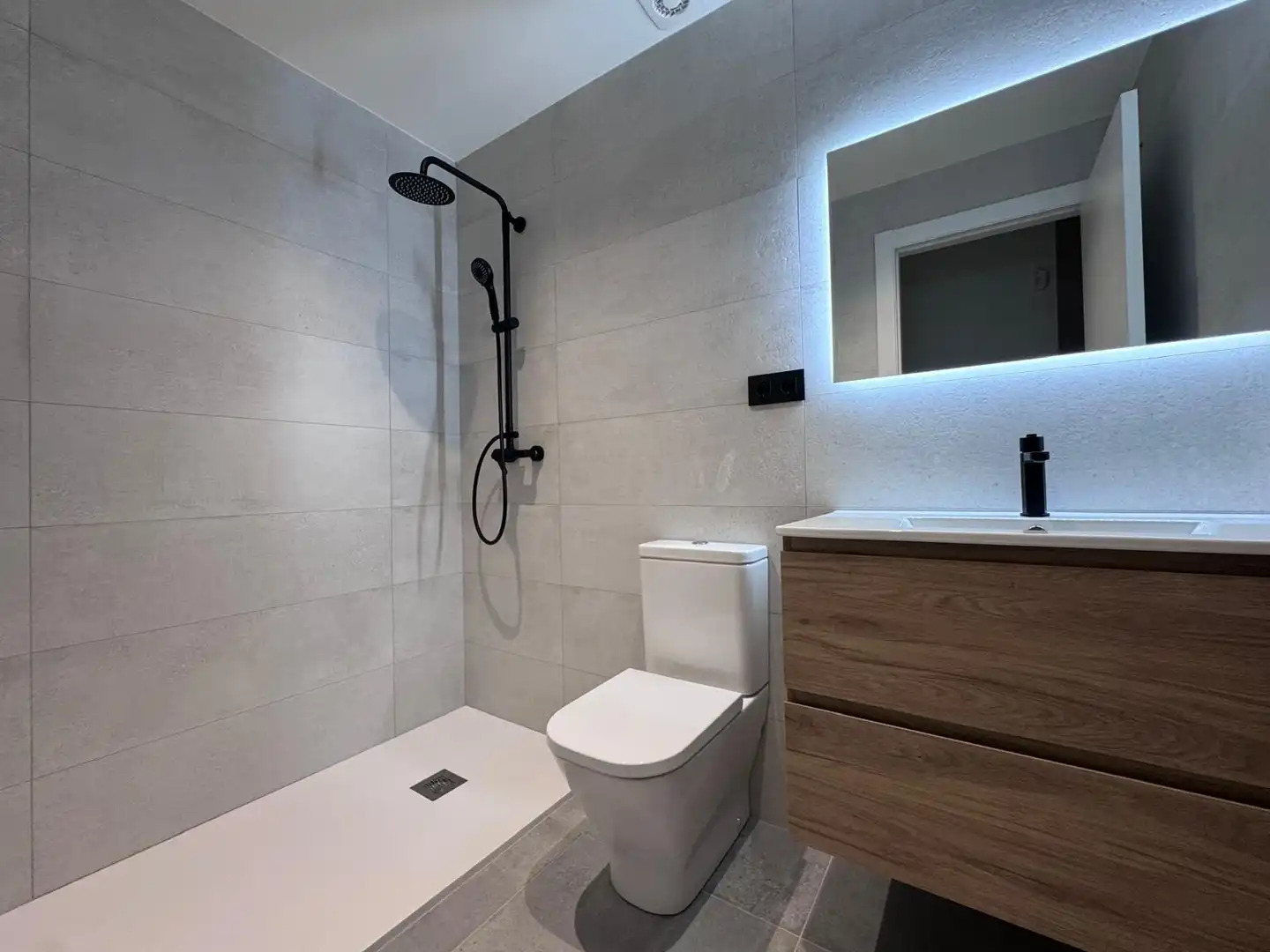 Bathroom of Ground floor for sale in Centre