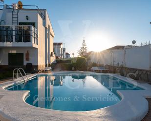 Vista exterior de Apartament en venda en San Bartolomé de Tirajana amb Terrassa, Moblat i Piscina comunitària