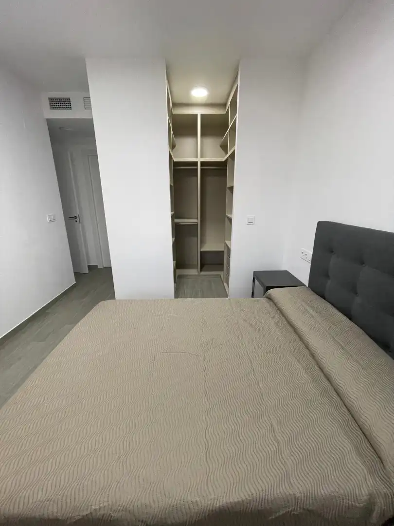 Schlafzimmer von Wohnung zur Miete in La Rinconada mit Klimaanlage, Heizung und Terrasse