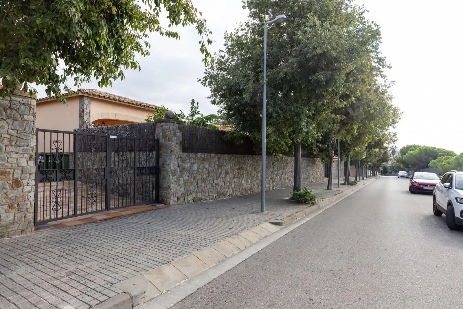 Vista exterior de Casa o xalet en venda en Mataró amb Terrassa i Piscina
