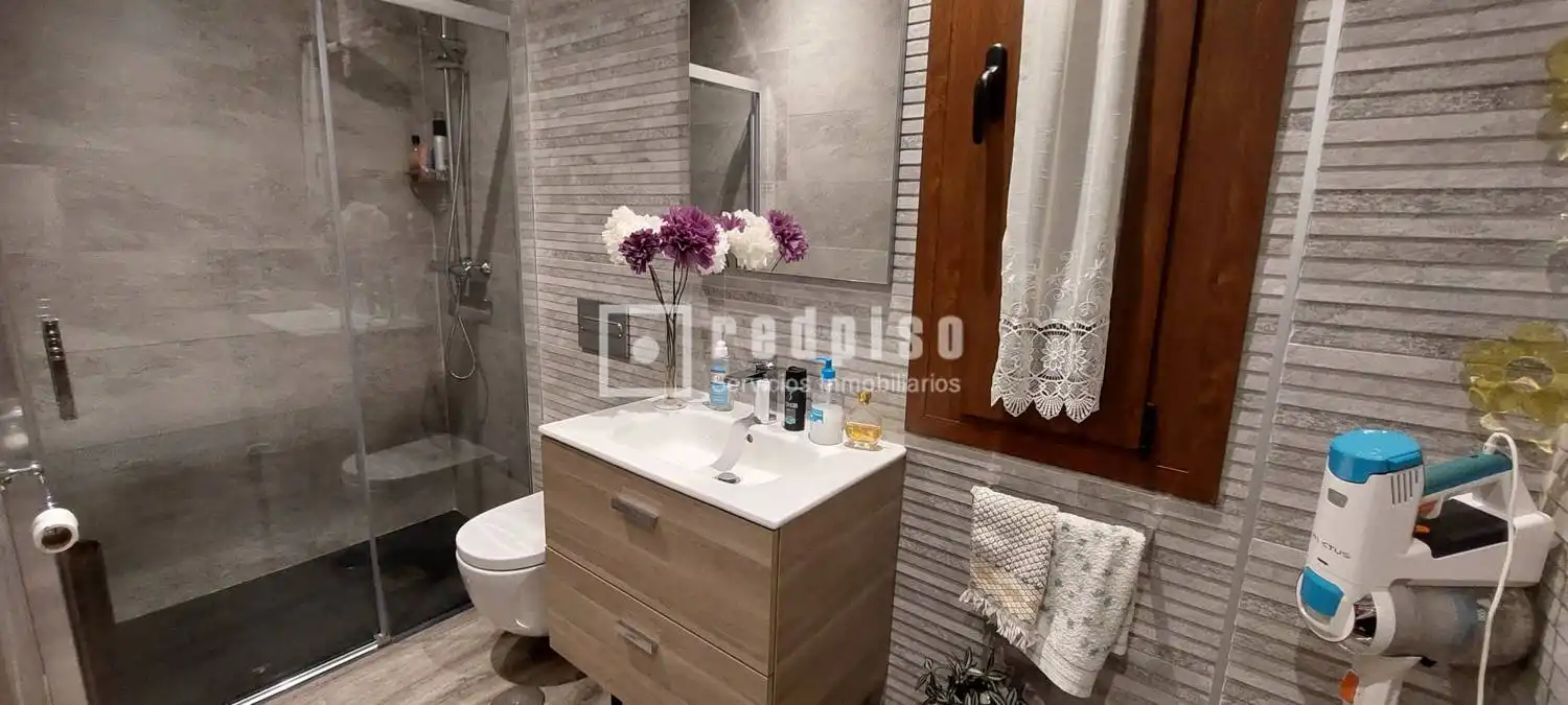Bathroom of Houses for sale in Malpica de Tajo  with Air Conditioner, Heating and Storage room
