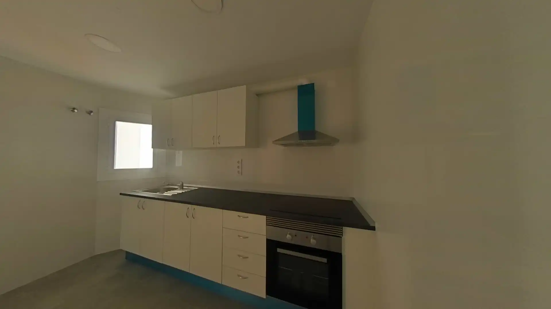 Cocina de Piso en venta en L'Hospitalet de Llobregat