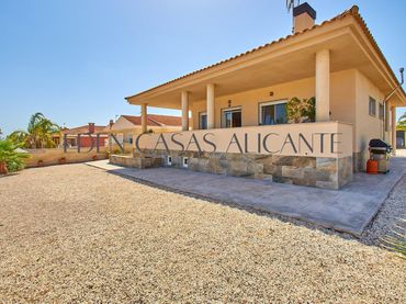 Villa mit Balkon zum Verkauf in Busot