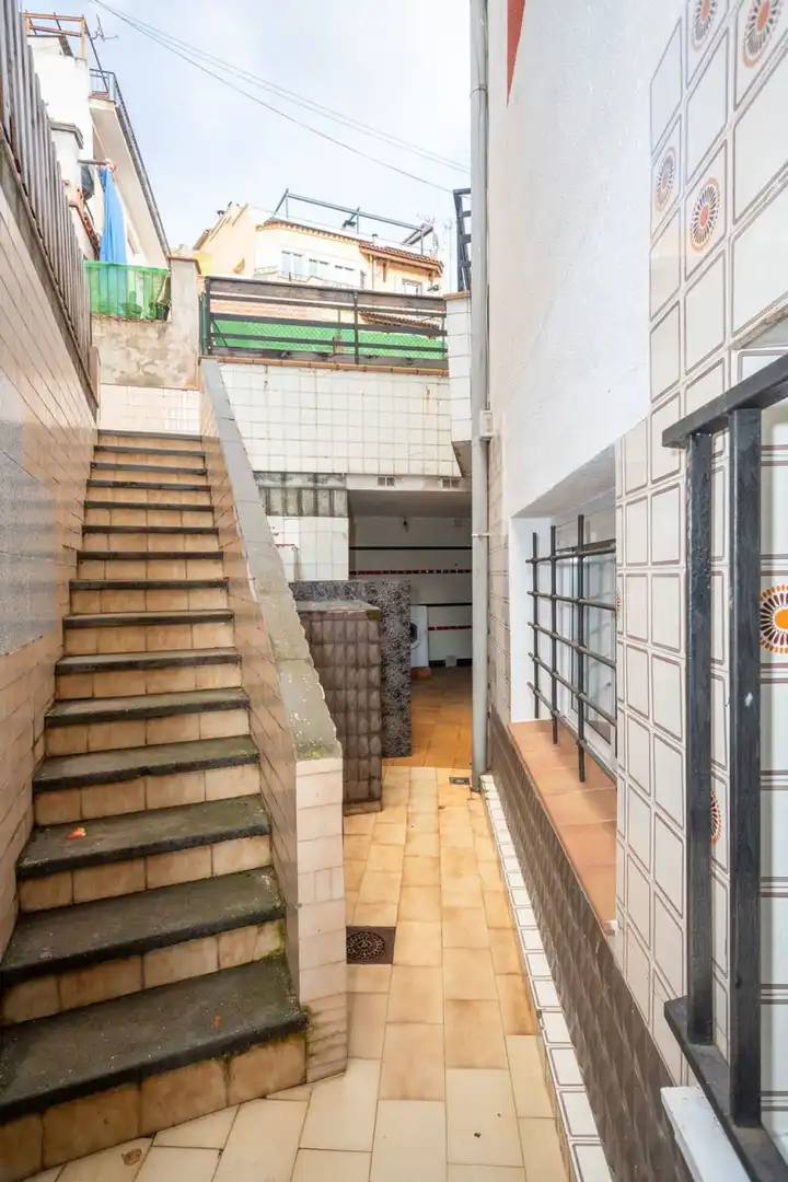 Piso de alquiler en Girona con Calefacción, Terraza y Trastero
