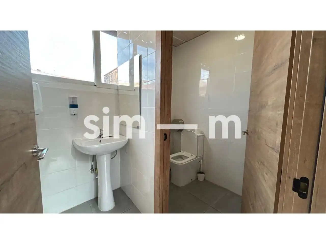 Bathroom of Houses for sale in Manlleu  with Air Conditioner, Parquet flooring and Terrace