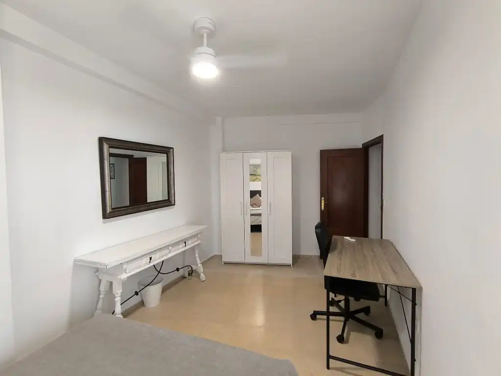 Flat for rent in Calle Julio Pellicer, Ciudad Jardín - Zoco