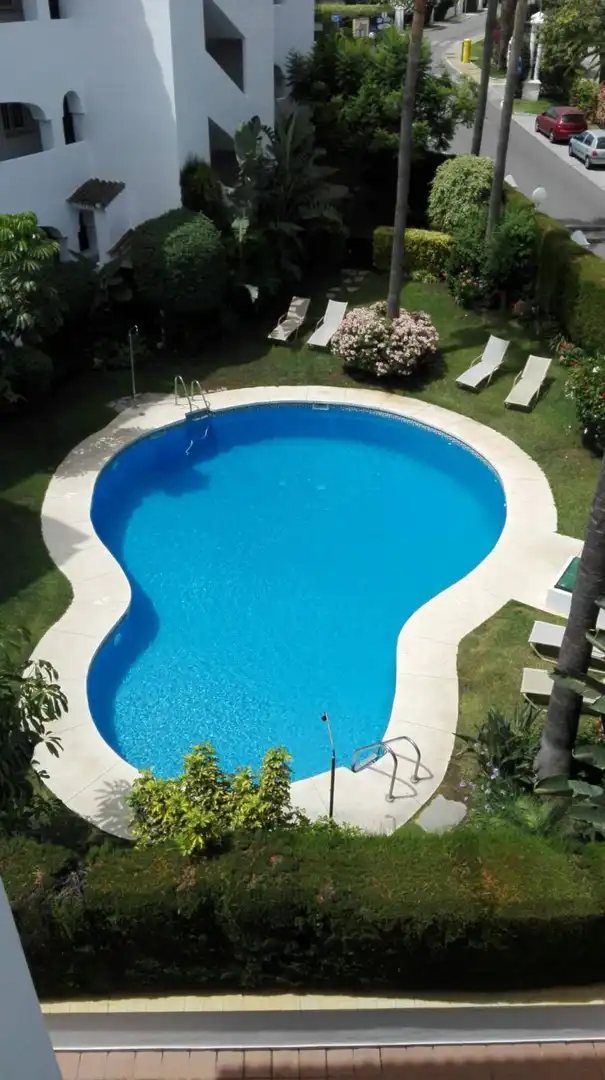 Piscina de Dúplex de alquiler en Marbella con Terraza y Piscina comunitaria