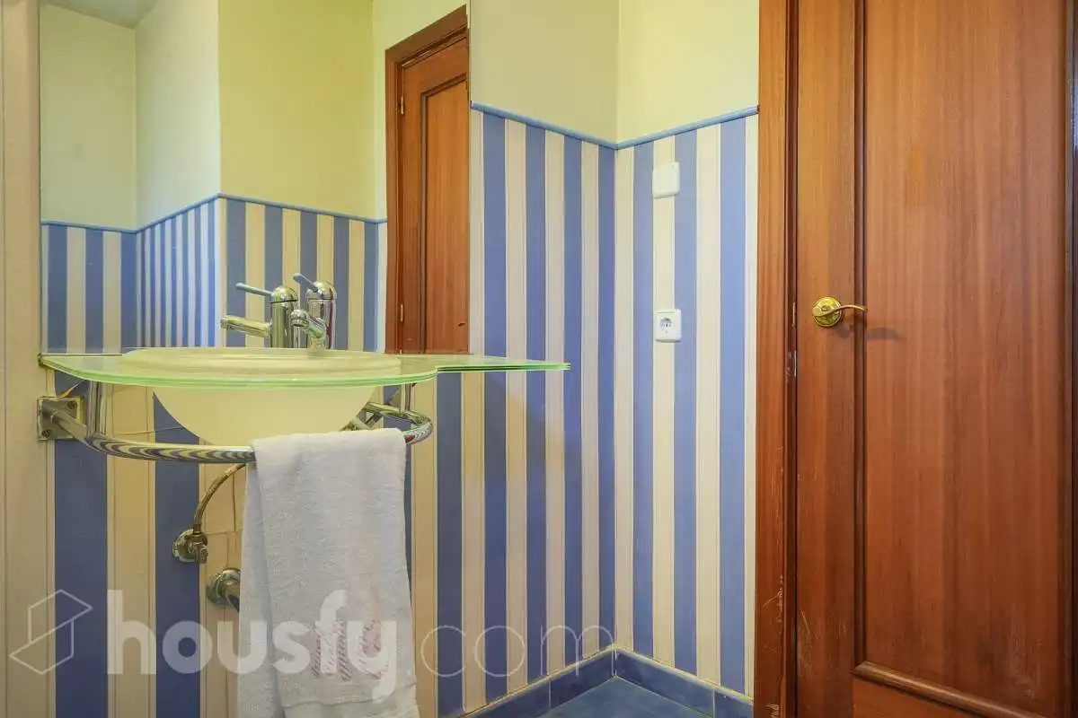 Bathroom of Houses for sale in Madrid  with Air Conditioner, Heating and Private garden