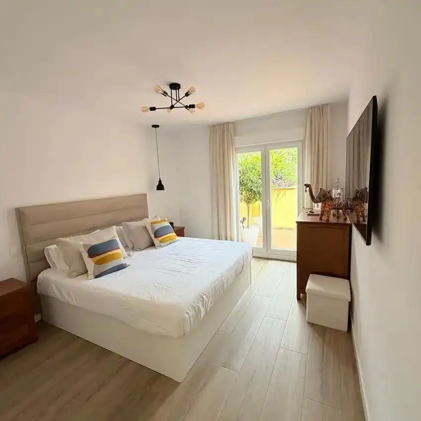 Habitación de Ático en venta en Marbella con Aire acondicionado, Calefacción y Jardín privado