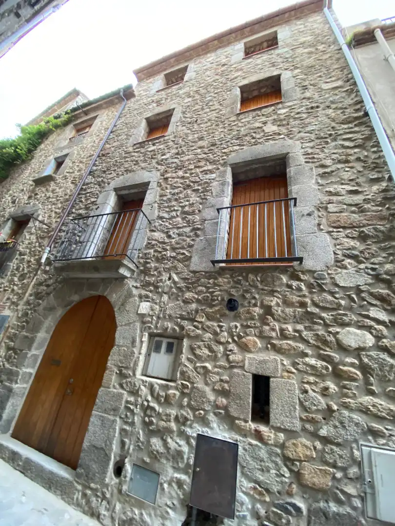 Vista exterior de Casa adosada en venta en Maçanet de Cabrenys con Calefacción, Amueblado y Balcón