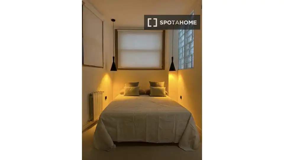 Bedroom of Flat for rent in Valencia  with Air Conditioner, Heating and Furnished