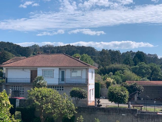 Vista exterior de Casa o xalet en venda en Vilagarcía de Arousa amb Calefacció, Jardí privat i Parquet