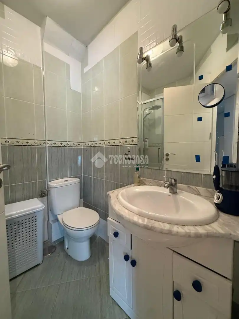 Bathroom of Flat for sale in Madrid  with Air Conditioner, Heating and Parquet flooring