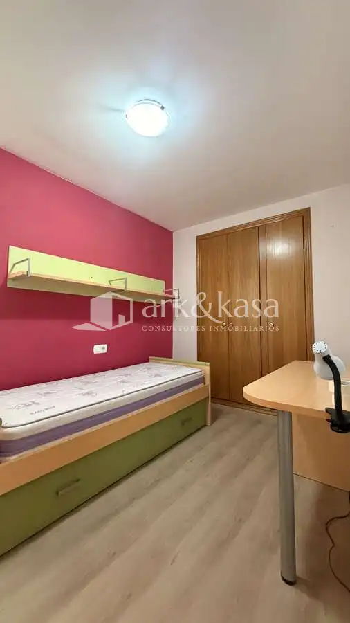 Schlafzimmer von Wohnung zur Miete in Valencia mit Klimaanlage, Abstellraum und Möbliert