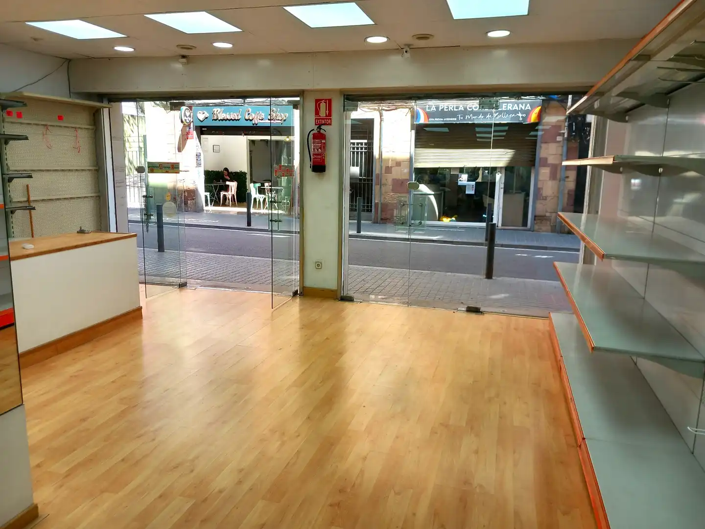 Local de alquiler en L'Hospitalet de Llobregat con Parquet