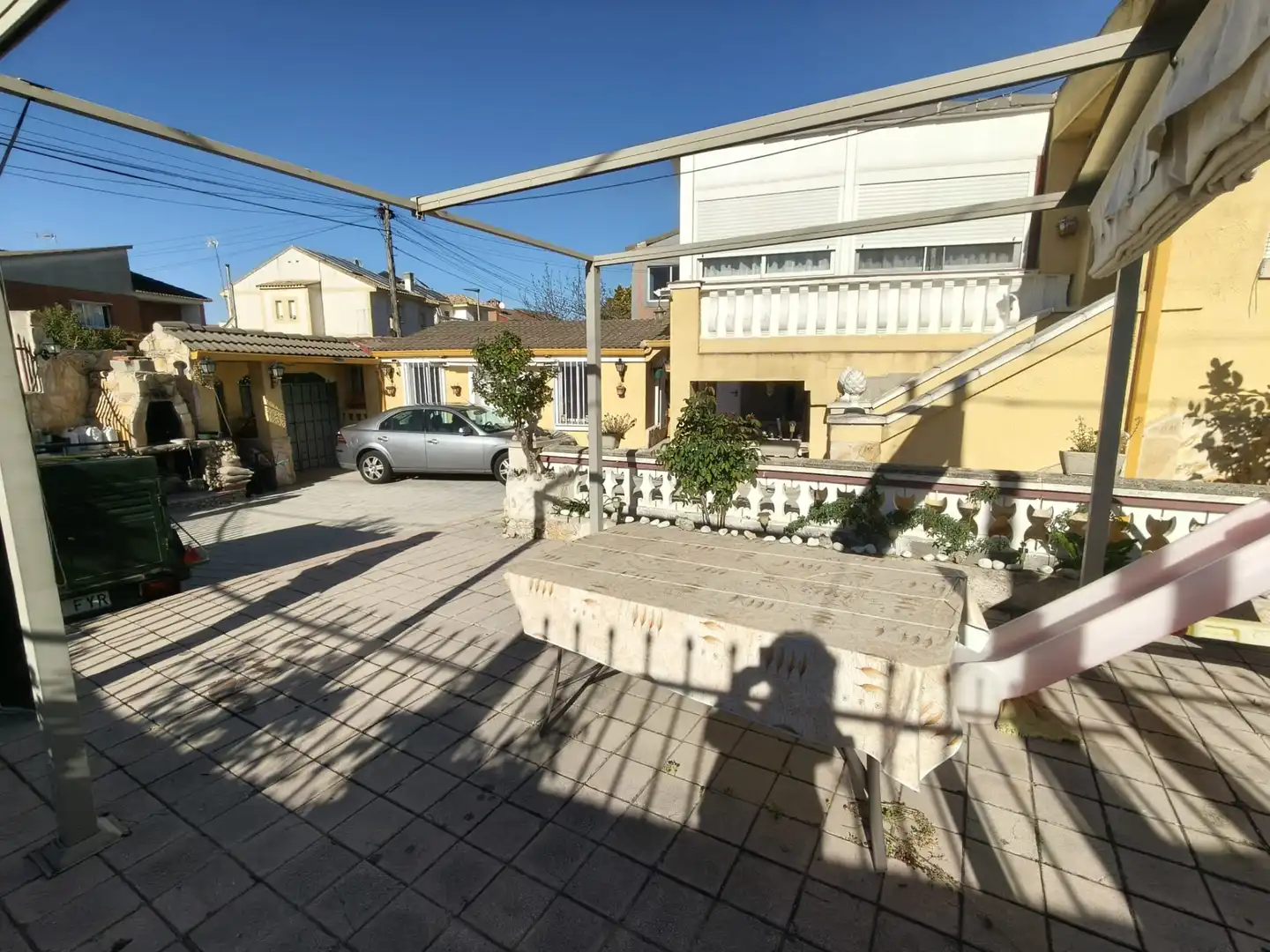 Vista exterior de Casa o xalet en venda en Casarrubios del Monte amb Aire condicionat, Calefacció i Jardí privat