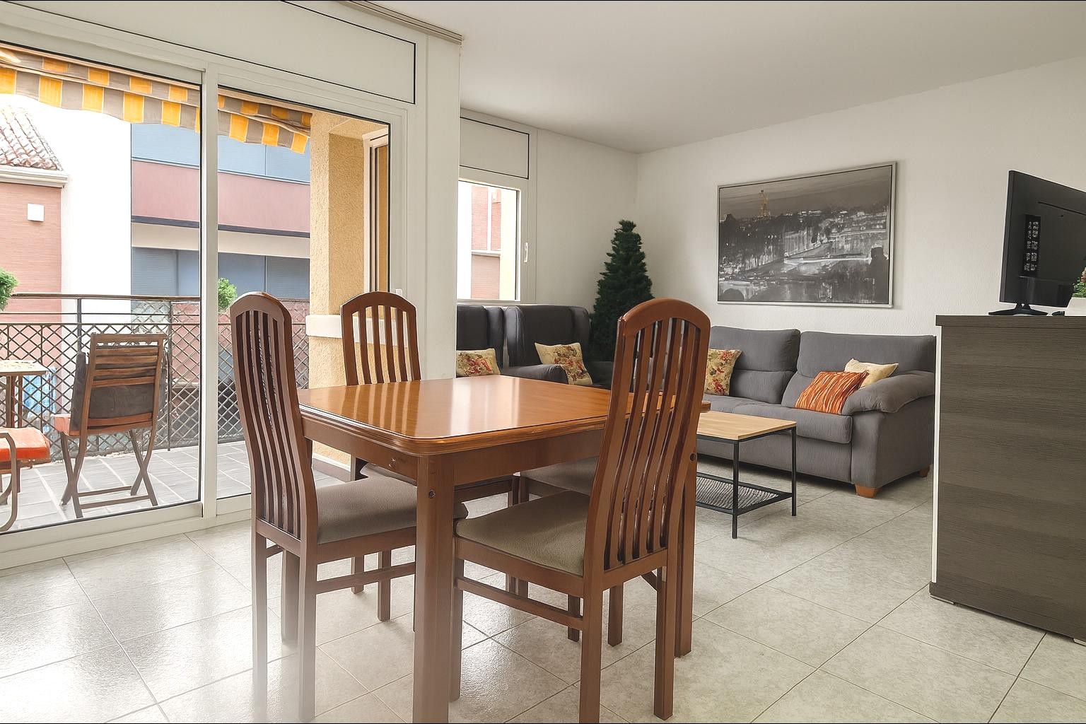 Menjador de Casa adosada en venda en Rubí amb Aire condicionat, Calefacció i Jardí privat