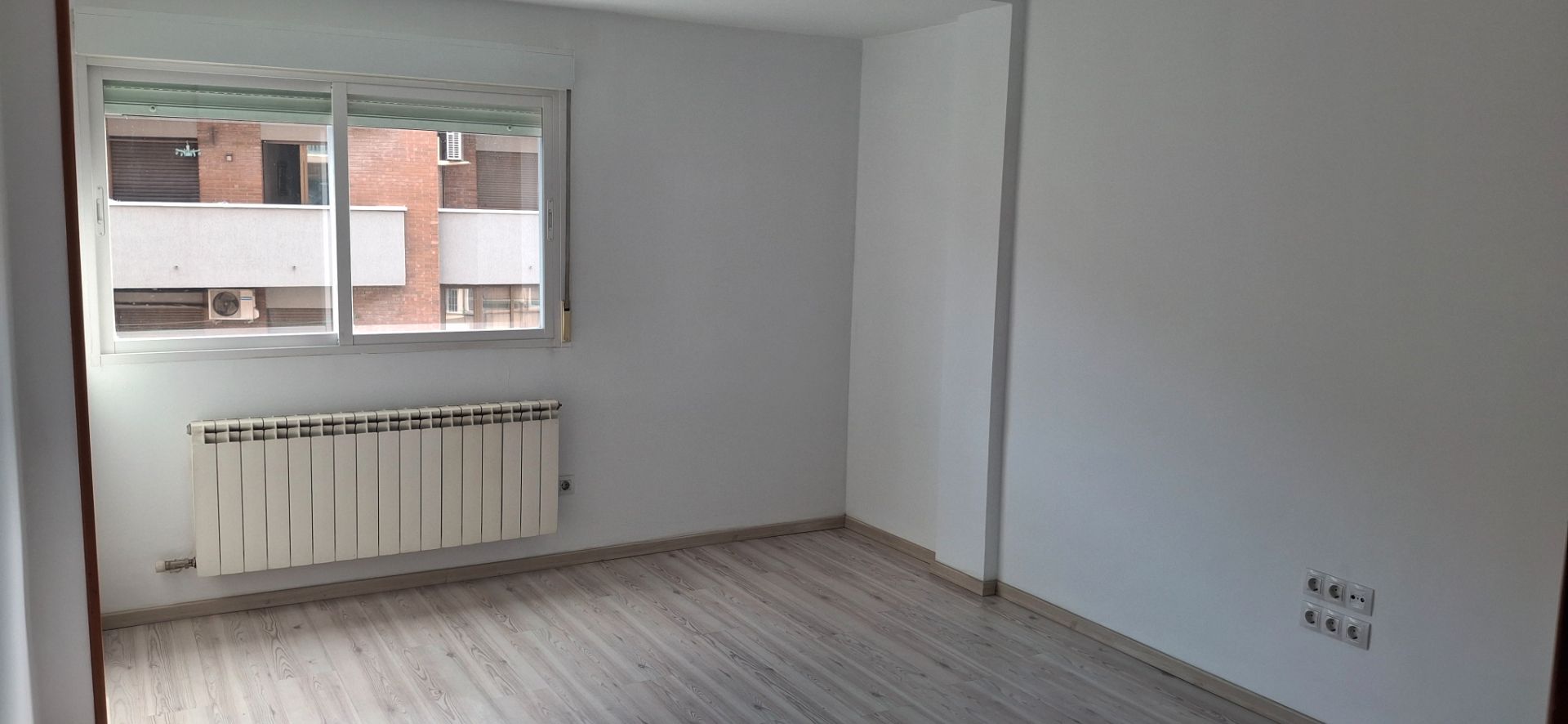 Dormitori de Pis de lloguer en  Zaragoza Capital amb Aire condicionat, Calefacció i Terrassa