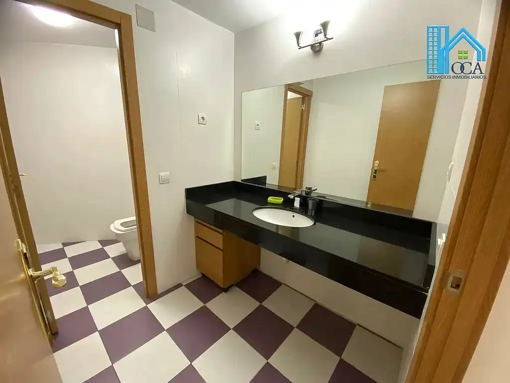 Bathroom of Commercial properties for rent in Madrid  with Air Conditioner and Furnished