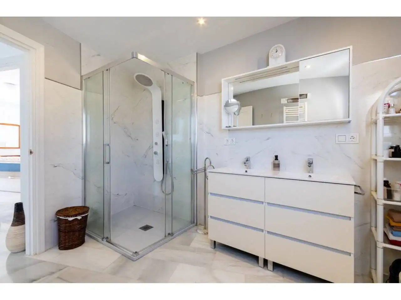 Bathroom of Houses for sale in Almuñécar  with Air Conditioner, Private garden and Terrace