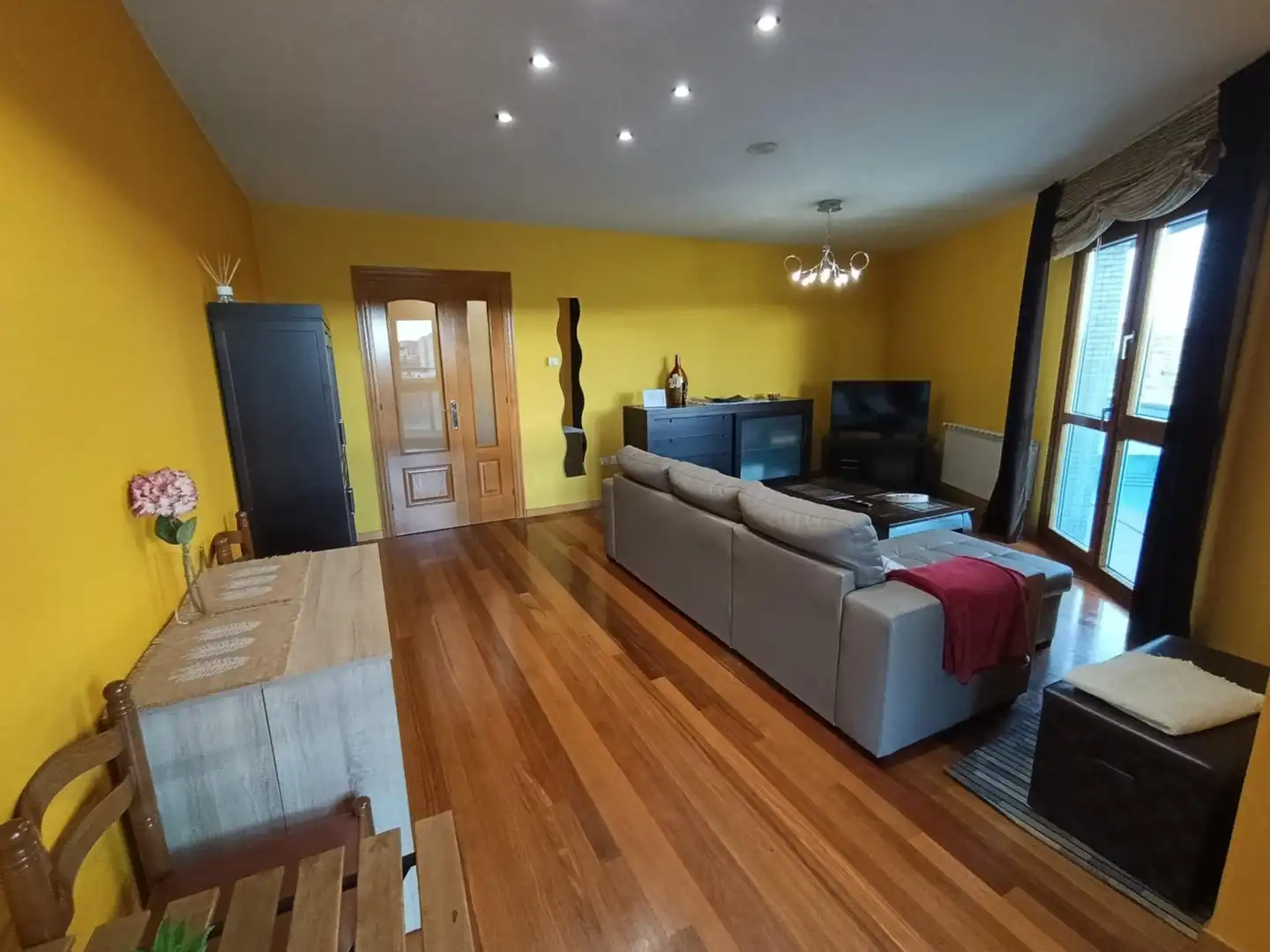 Sala d'estar de Pis en venda en Gijón  amb Terrassa, Traster i Moblat