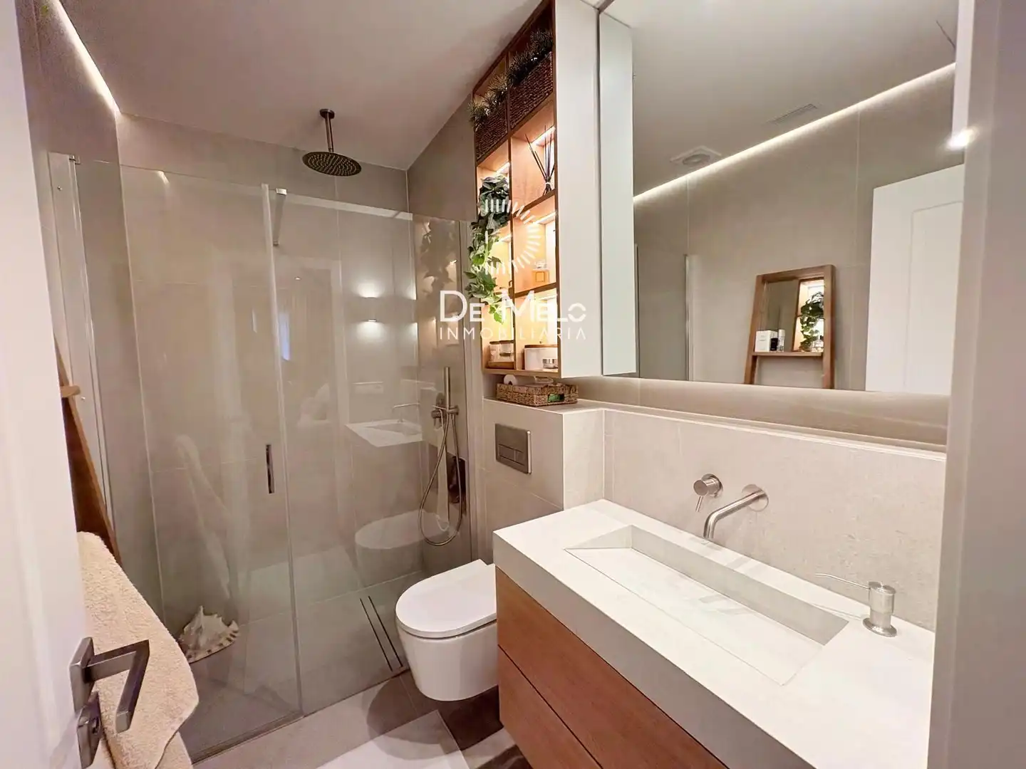 Badezimmer von Wohnung zum Verkauf in Barcelona mit Klimaanlage, Heizung und Parkett