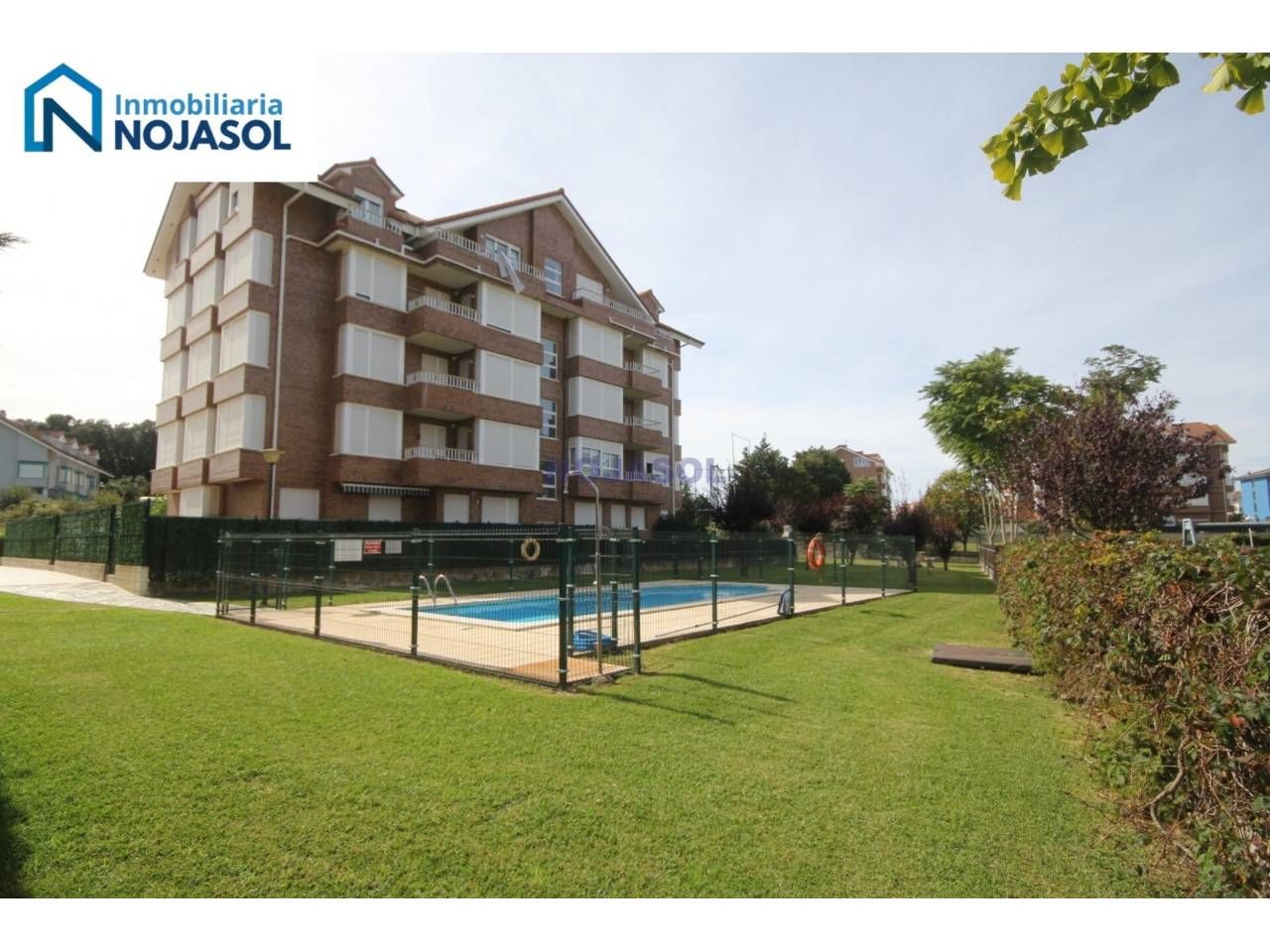 Piscina de Apartament en venda en Noja amb Calefacció, Terrassa i Moblat