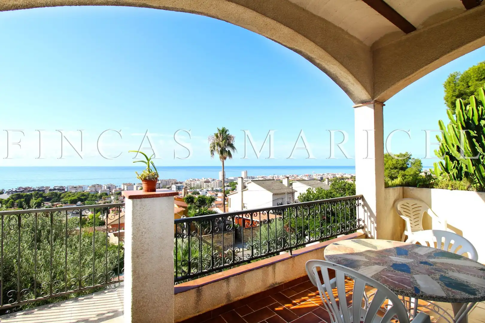 Casa con jardín en venta en Bellamar, imagen 2