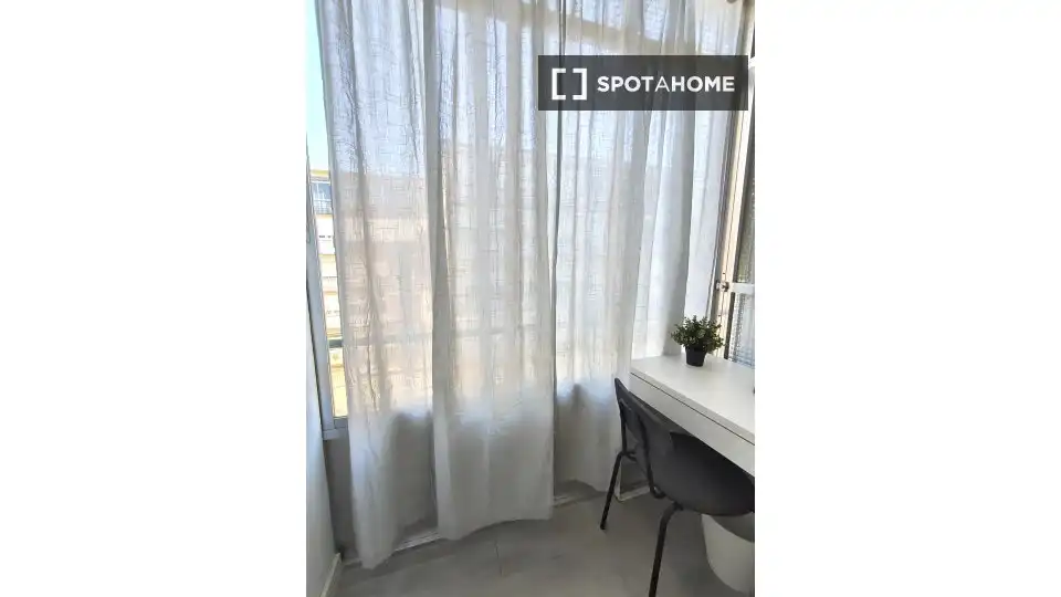 Bedroom of Flat for share in Madrid  with Air Conditioner, Terrace and Furnished