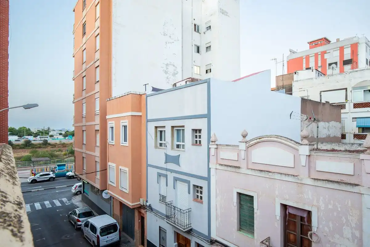 Außenansicht von Erdgeschoss zum Verkauf in Sagunto / Sagunt mit Heizung, Terrasse und Abstellraum