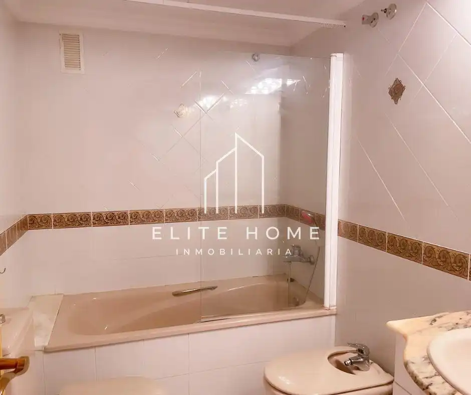 Bany de Apartament de lloguer en Castellón de la Plana / Castelló de la Plana amb Aire condicionat, Calefacció i Jardí privat