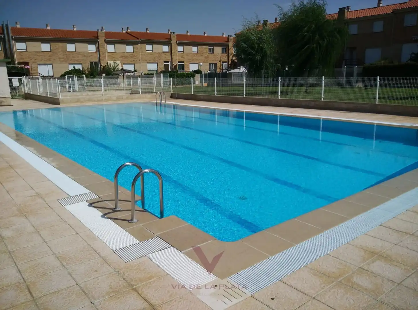 Piscina de Casa adosada en venta en Monterrubio de Armuña con Calefacción, Jardín privado y Parquet