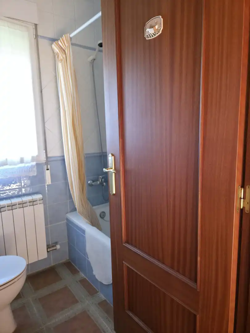 Bathroom of Houses for sale in Salinas de Pisuerga  with Private garden, Storage room and Swimming Pool