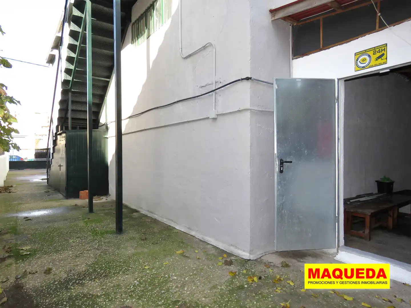 Vista exterior de Nave industrial de alquiler en Leganés con Alarma