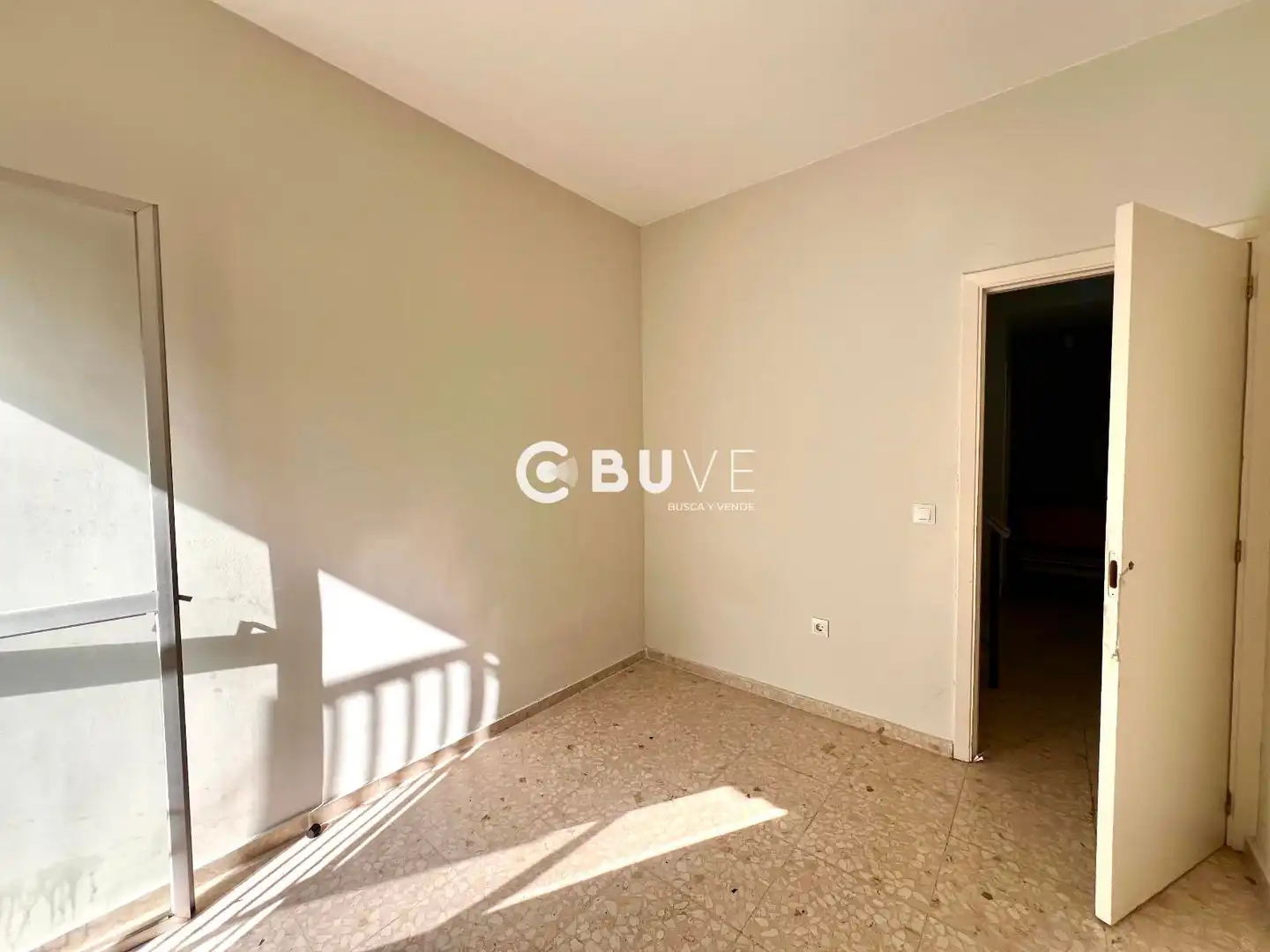 Habitación de Casa adosada en venta en Estepona con Terraza, Piscina y Alarma