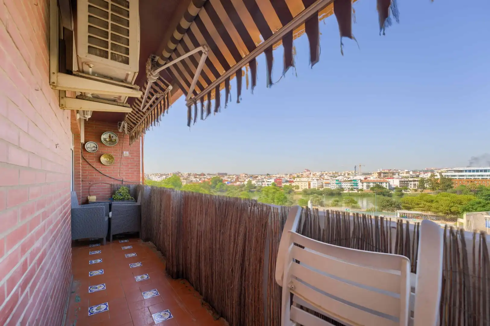 Terrasse von Wohnung zum Verkauf in Sevilla mit Klimaanlage, Heizung und Abstellraum