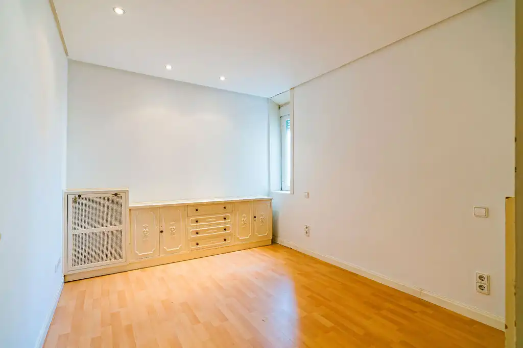 Flat with terrace for sale in Calle de Ponzano, imagen 6