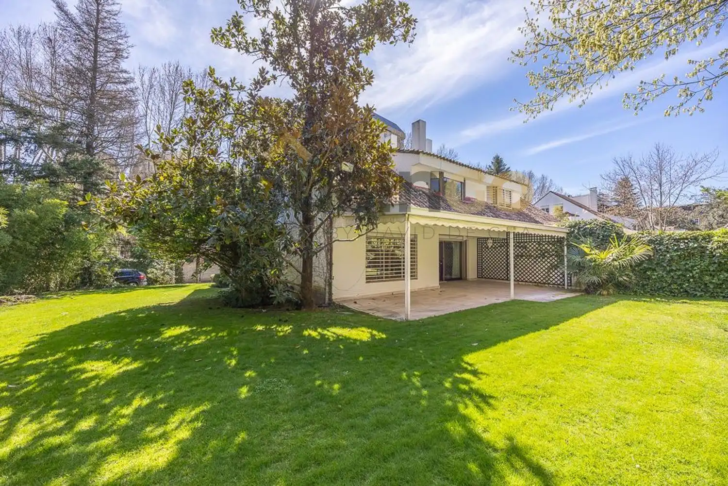 Jardí de Casa o xalet en venda en  Madrid Capital amb Aire condicionat, Calefacció i Terrassa