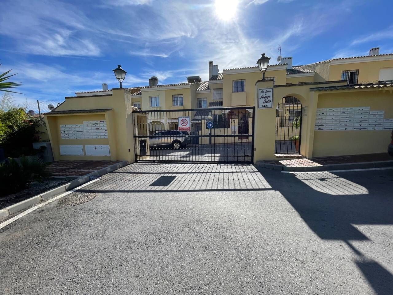 Exterior view of Single-family semi-detached for sale in Estepona  with Terrace and Community pool