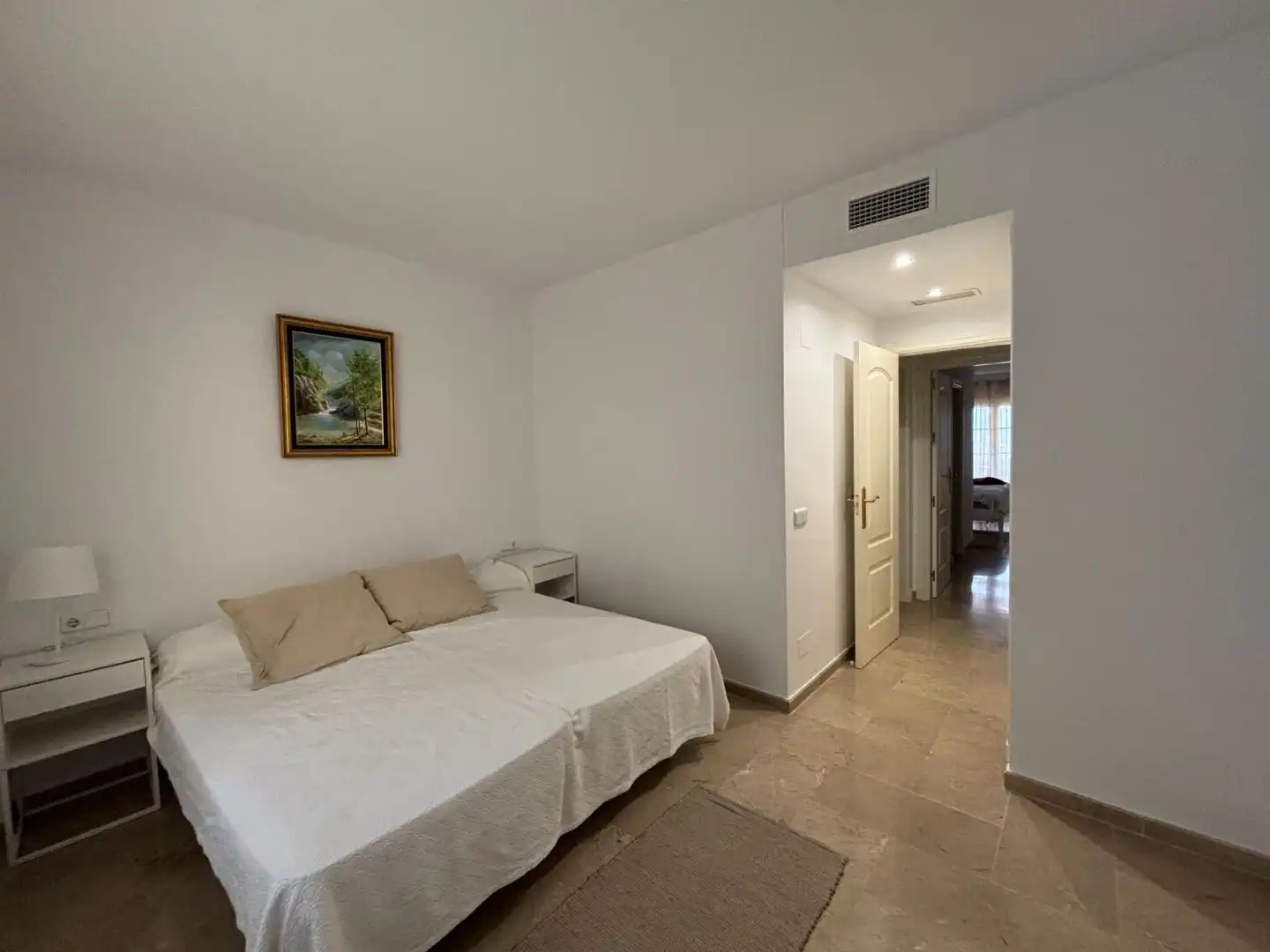 Bedroom of Flat for rent in Nueva Andalucía