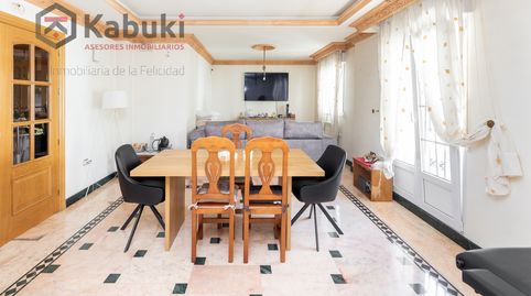 En el corazón de Jun se encuentra esta magnífica vivienda de tres plantas, perfecta para quienes buscan amplitud, comodidad y una, imagen 3