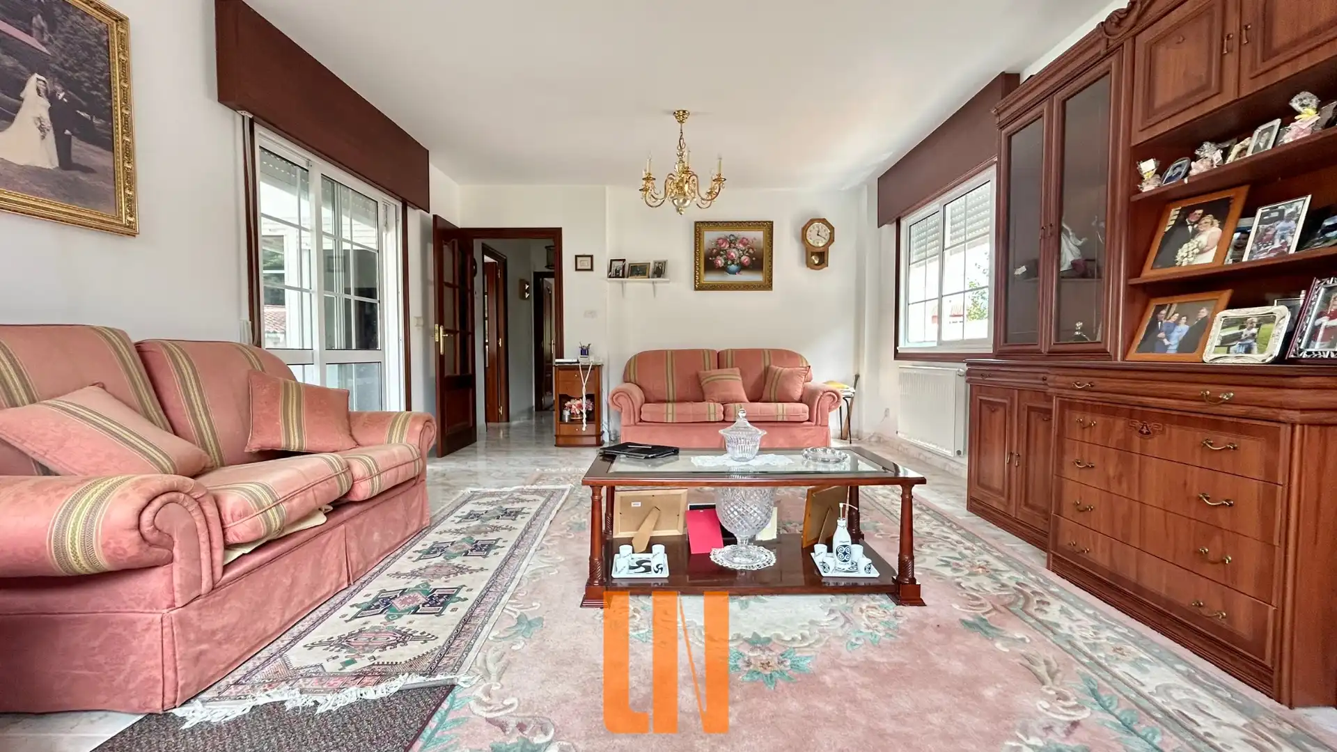 Sala de estar de Casa o chalet en venta en Oleiros con Calefacción, Jardín privado y Parquet