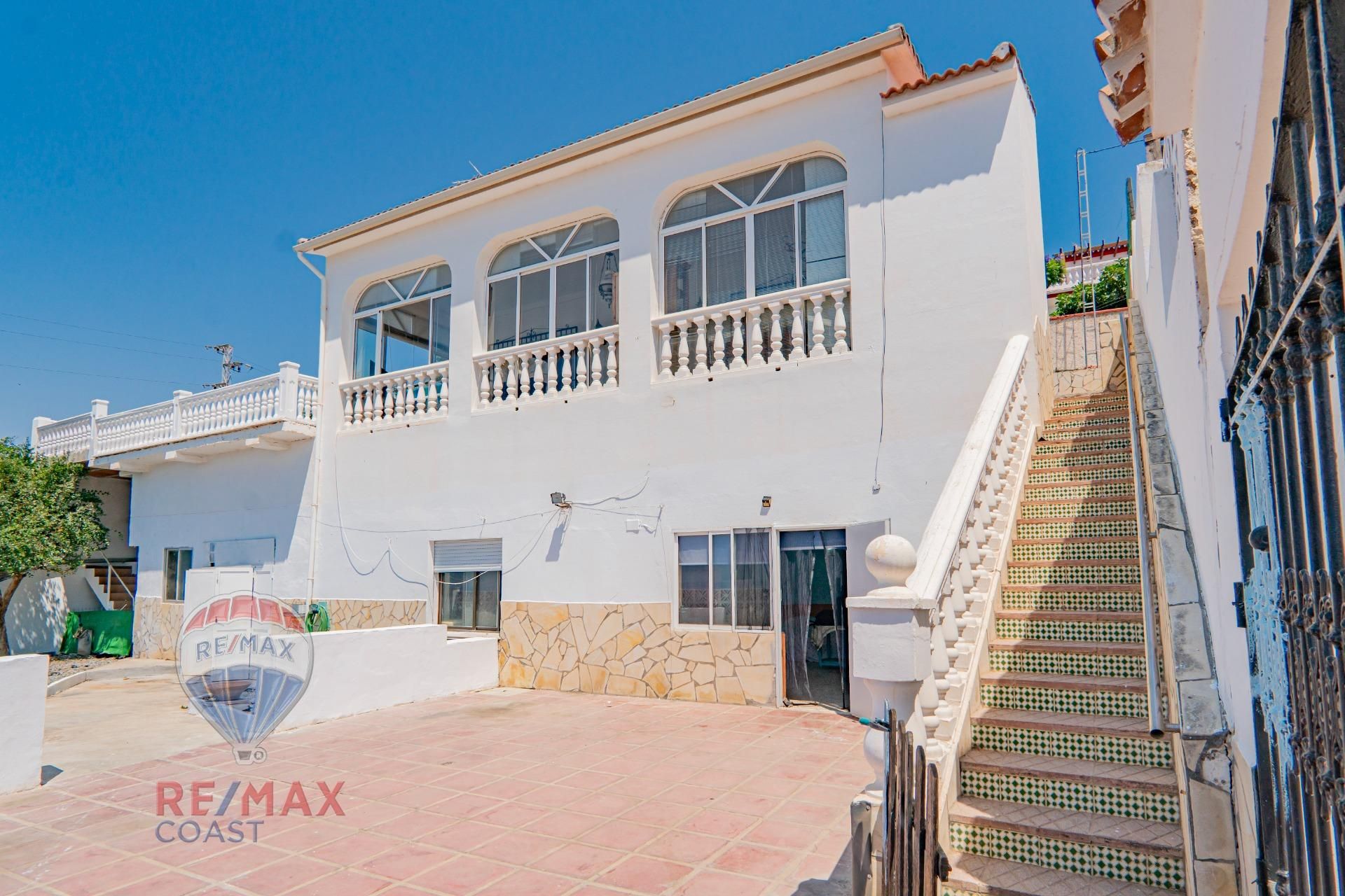 Exterior view of House or chalet for sale in Vélez-Málaga  with Storage room, Swimming Pool and Balcony