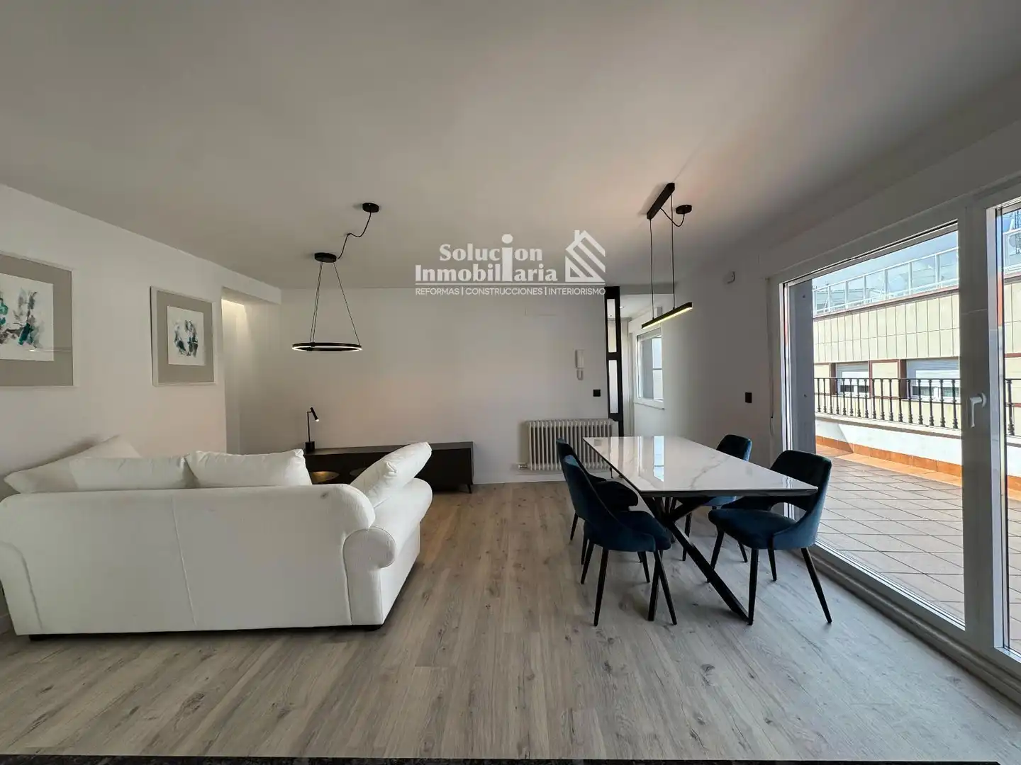 Sala de estar de Ático en venta en Salamanca con Calefacción y Terraza