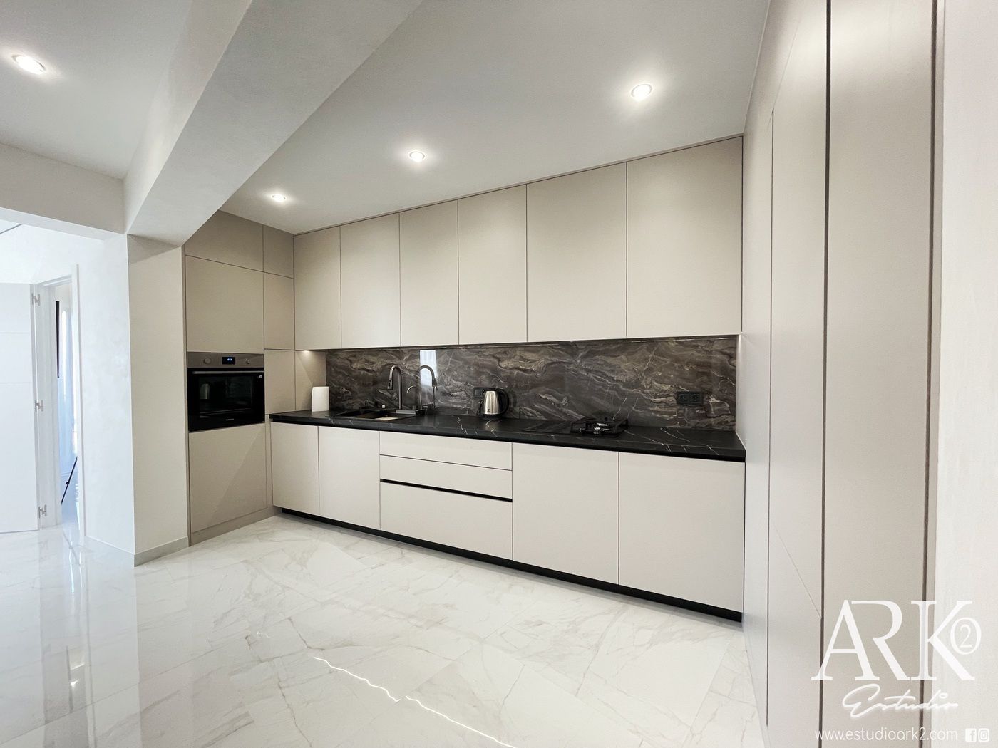 Cuina de Apartament en venda en Gandia amb Aire condicionat, Terrassa i Moblat