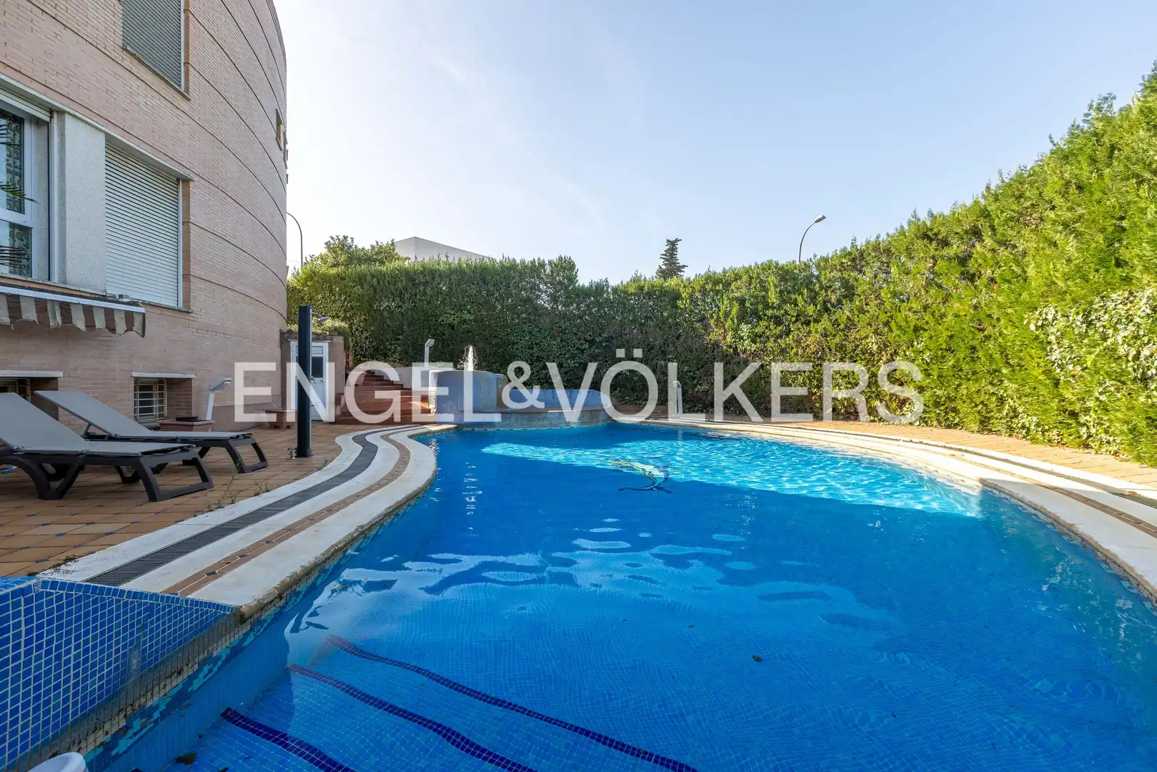 Swimming pool of Houses for sale in Dos Hermanas  with Air Conditioner, Heating and Private garden