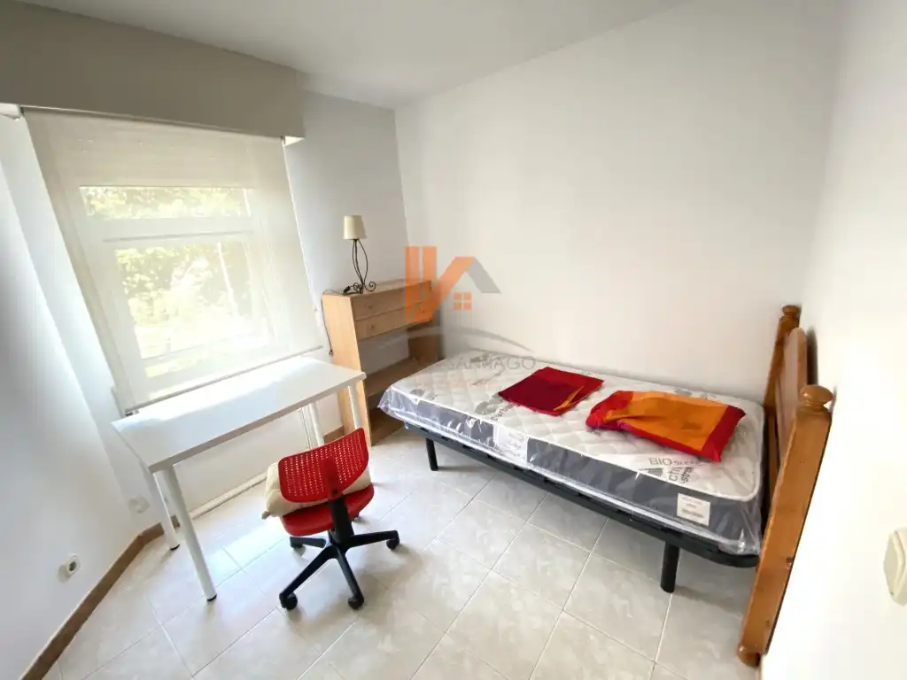 Bedroom of Flat for rent in Santiago de Compostela   with Furnished