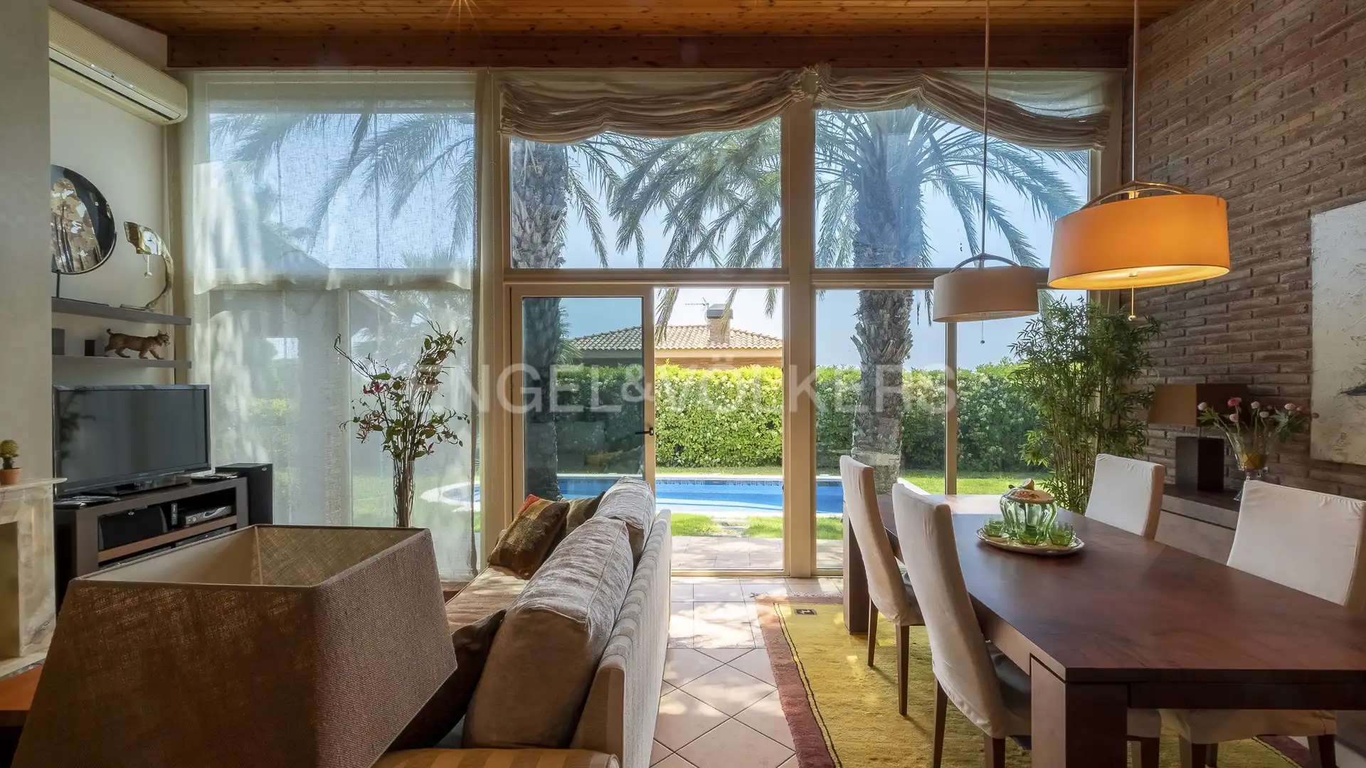 Sala de estar de Casa o chalet en venta en Sant Pol de Mar con Aire acondicionado, Calefacción y Jardín privado